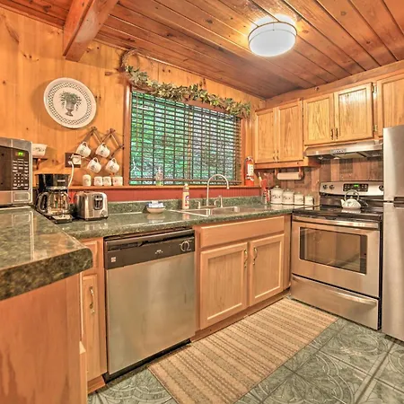 A-Frame Gatlinburg Cabin With Deck And Private Hot Tub